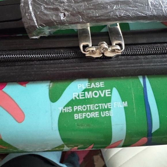 Hello Kitty Kids Jungle Tropical Suitcase - Green, Pink, White Animal Prink - Picture 6 of 9